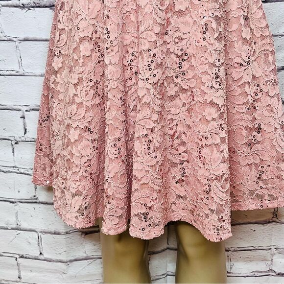 La Scala pink lace dress with a rhinestone waist size medium - Picture 6 of 7